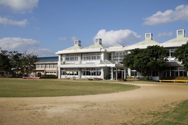 田皆小学校　外観　知名町