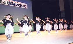 西目イシシハカマ踊りの写真